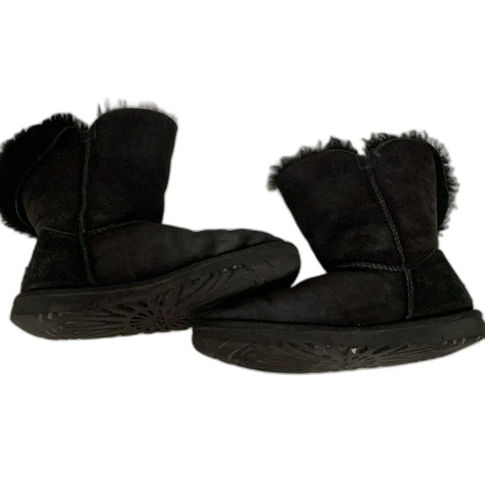 UGG Women's Bailey Button II Black Suede Low Shearling Boot Size 6